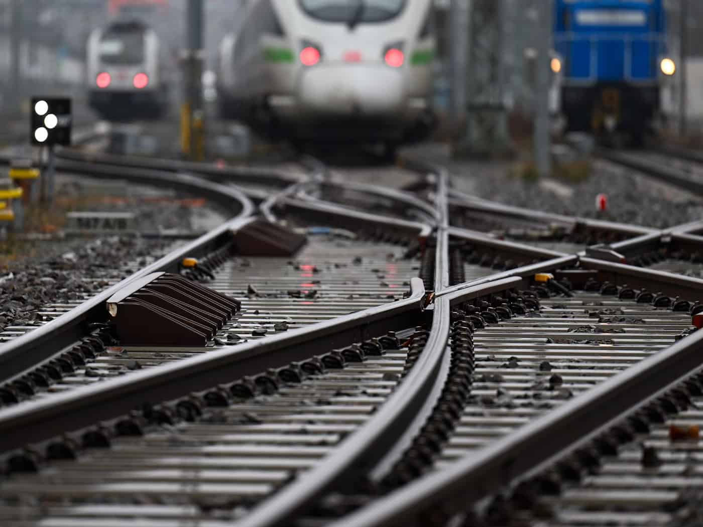 Eine Weiche wurde beschädigt. (Symbolbild) / Foto: Hendrik Schmidt/dpa