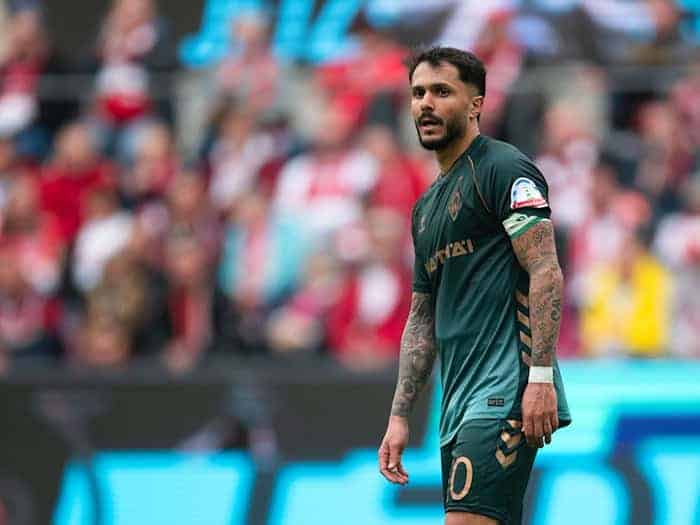 Für Werder-Spieler Bittencourt ist im Abstiegskampf noch alles offen. / Foto: Marius Becker/dpa