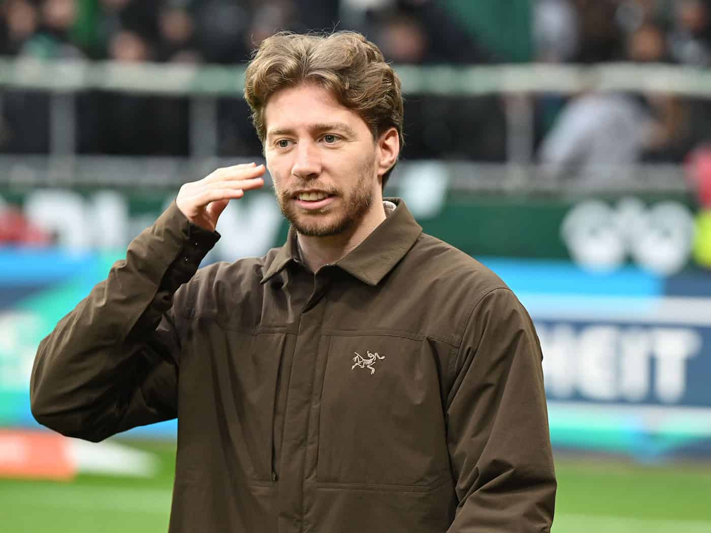 Der seit Monaten verletzte Mitchell Weiser hat deutliche Kritik an sportlichen Entscheidungen seines Clubs Werder Bremen geübt. (Archivbild) / Foto: Carmen Jaspersen/dpa