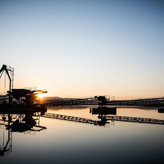 Wo genau Rohstoffvorkommen liegen, etwa für den Kiesabbau, zeigt die neue 3D-Karte. (Archivbild) / Foto: Swen Pförtner/dpa