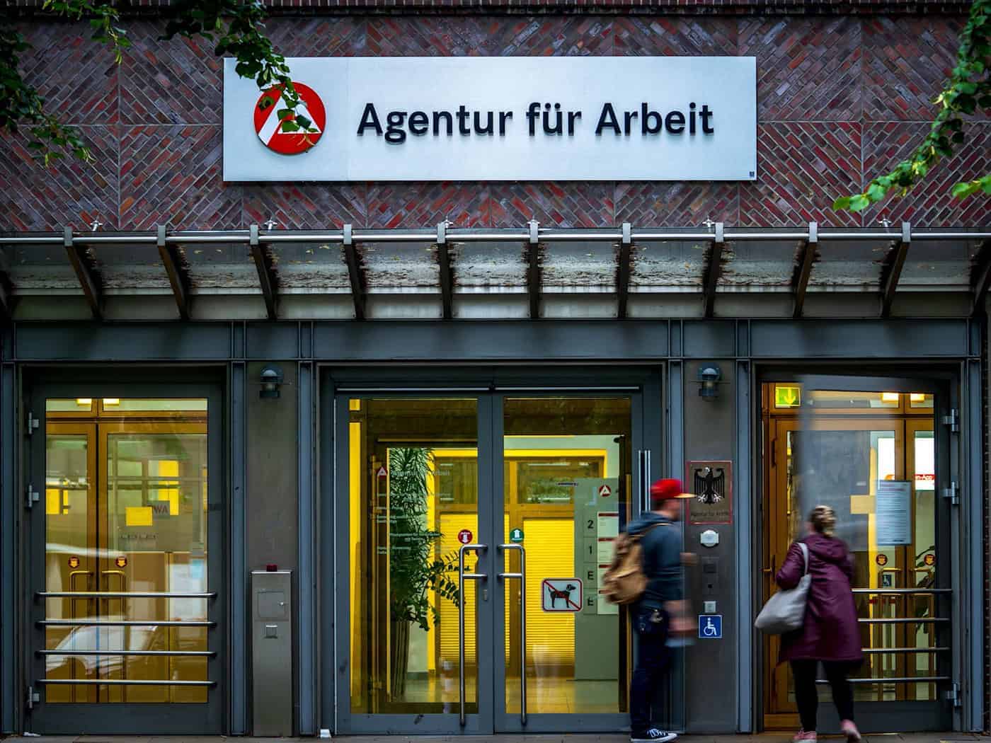 Im April steigt die Zahl der Arbeitslosen in Bremen minimal. (Archivbild) / Foto: Sina Schuldt/dpa