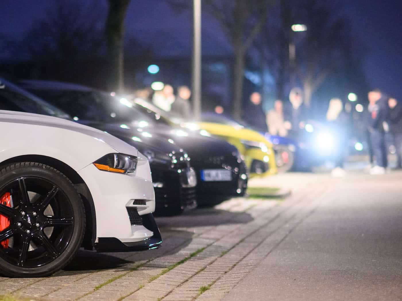 Autotuner nutzten auch in Niedersachsen den «Car-Freitag» für Treffen. (Archivbild) / Foto: Julian Stratenschulte/dpa