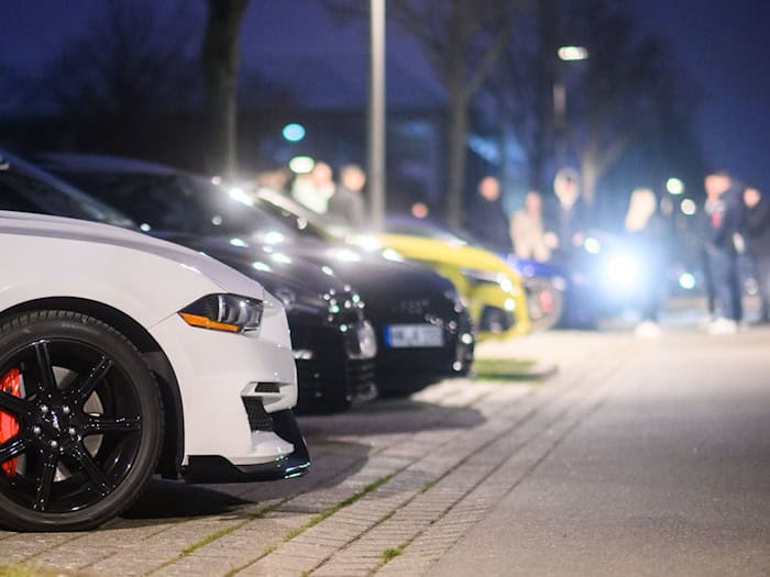 Autotuner nutzten auch in Niedersachsen den «Car-Freitag» für Treffen. (Archivbild) / Foto: Julian Stratenschulte/dpa