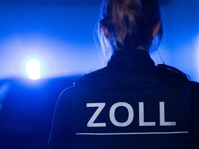Zollfahnder haben im Zusammenhang mit Geldwäsche und Drogenhandel zwei teure Sportwagen sichergestellt. (Symbolbild) / Foto: Leonie Asendorpf/dpa