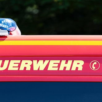 In einem Mehrfamilienhaus in Hannover kam es am Samstagmorgen zu einem Kellerbrand. (Symbolbild) / Foto: Michael Matthey/dpa