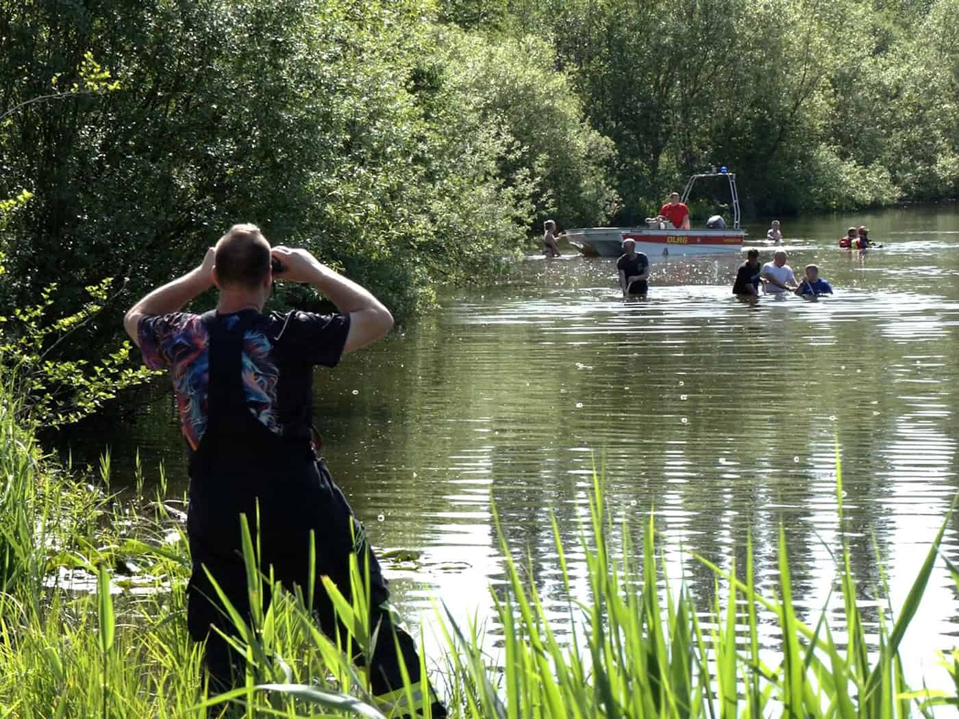Taucher entdeckten das Mädchen leblos unter Wasser.  / Foto: Marcel Zimmering/NonstopNews /dpa