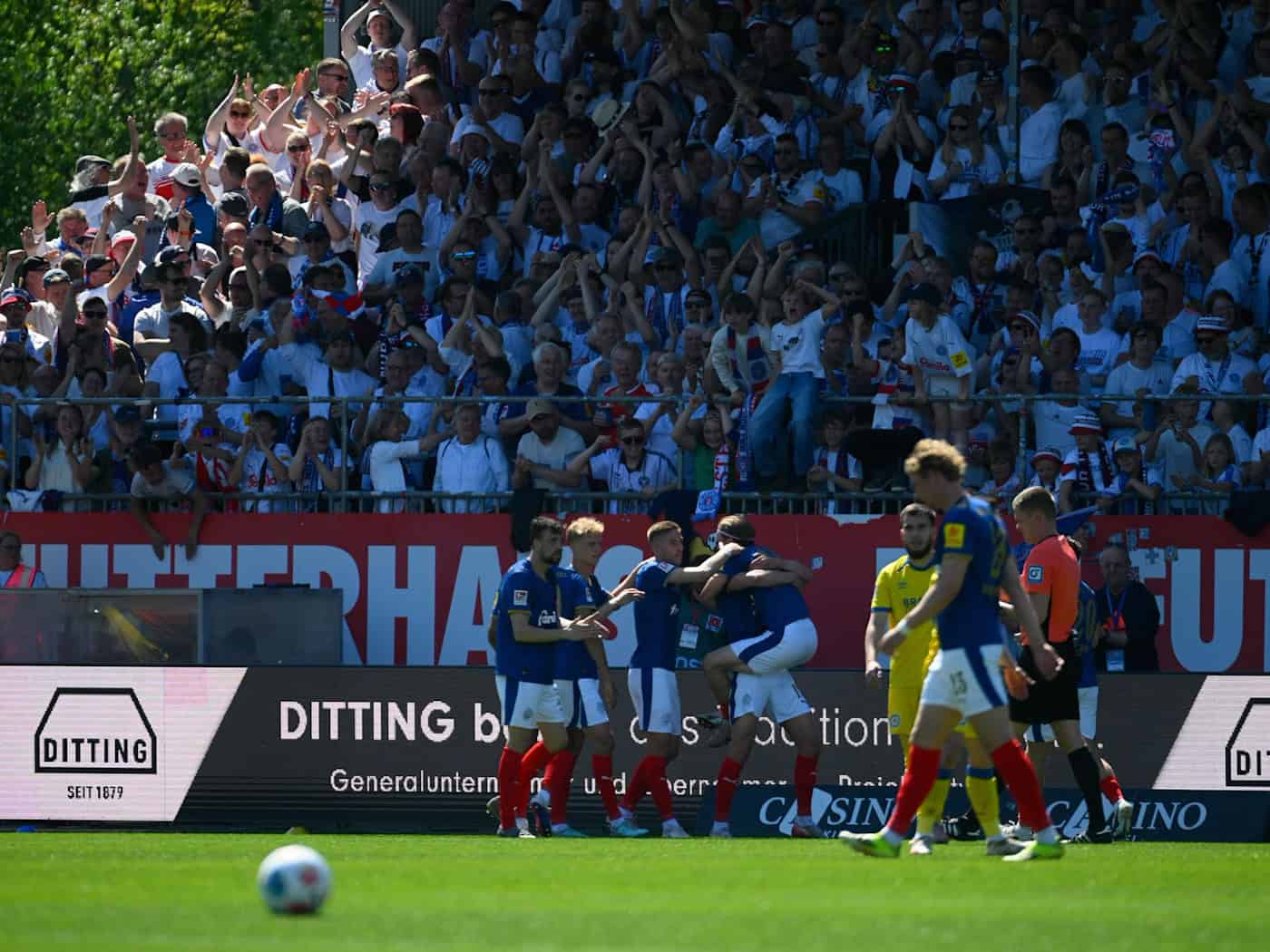 Kieler Jubel gegen Eintracht Braunschweig. / Foto: Gregor Fischer/dpa