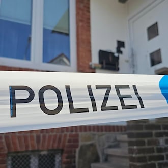 Die Tochter fand ihre Mutter und deren Lebensgefährten tot im gemeinsamen Wohnhaus. (Archivbild) / Foto: dpa