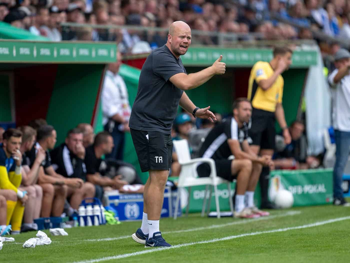 Trainer Lucas Beniermann vom SV Meppen. (Archivbild)  / Foto: David Inderlied/dpa