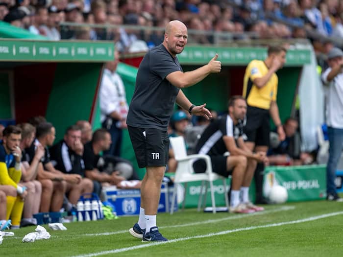 Trainer Lucas Beniermann vom SV Meppen. (Archivbild)  / Foto: David Inderlied/dpa