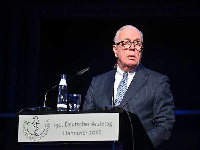 Ärztepräsident: Spargesetz auf «Hold» stellen