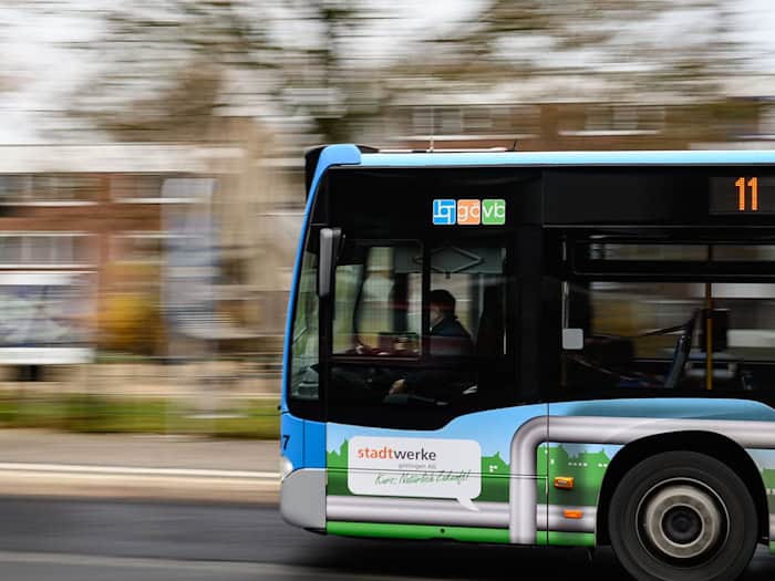Im kommunalen Nahverkehr kommt es erneut zu einem Warnstreik. (Archivbild) / Foto: Swen Pförtner/dpa