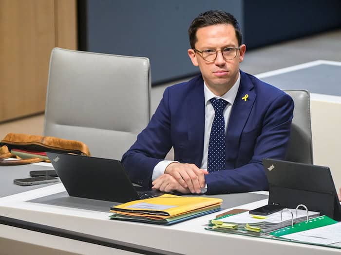 Niedersachsens Wissenschaftsminister Falko Mohrs (SPD) fordert die Bundesregierung auf, an der Bafög-Novelle festzuhalten. (Archivbild) / Foto: Julian Stratenschulte/dpa