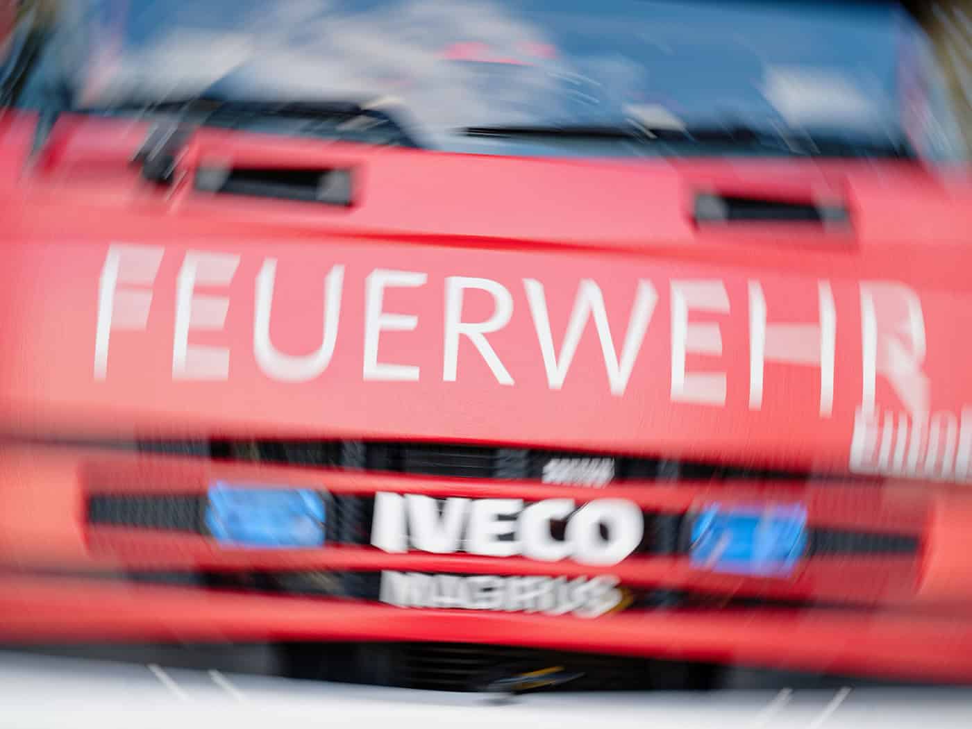 In einer Kirche werden Bibeln und Gesangbücher angesteckt, die Polizei sucht Zeugen. (Symbolbild) / Foto: Uwe Anspach/dpa