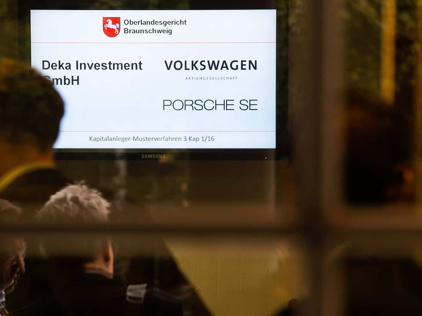 Seit acht Jahren fordern Investoren vor Gericht eine Milliarden-Entschädigung für Kursverluste nach dem Dieselskandal. (Archivbild)  / Foto: Swen Pförtner/dpa