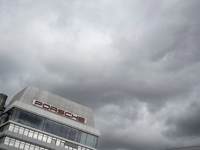 Porsche will drei Tochterfirmen nicht fortführen. (Archivbild) / Foto: Marijan Murat/dpa