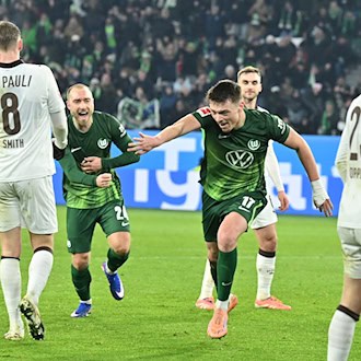 Wer jubelt am Ende? Der FC St. Pauli, der VfL Wolfsburg oder doch noch der 1. FC Heidenheim? (Archivbild) / Foto: Swen Pförtner/dpa