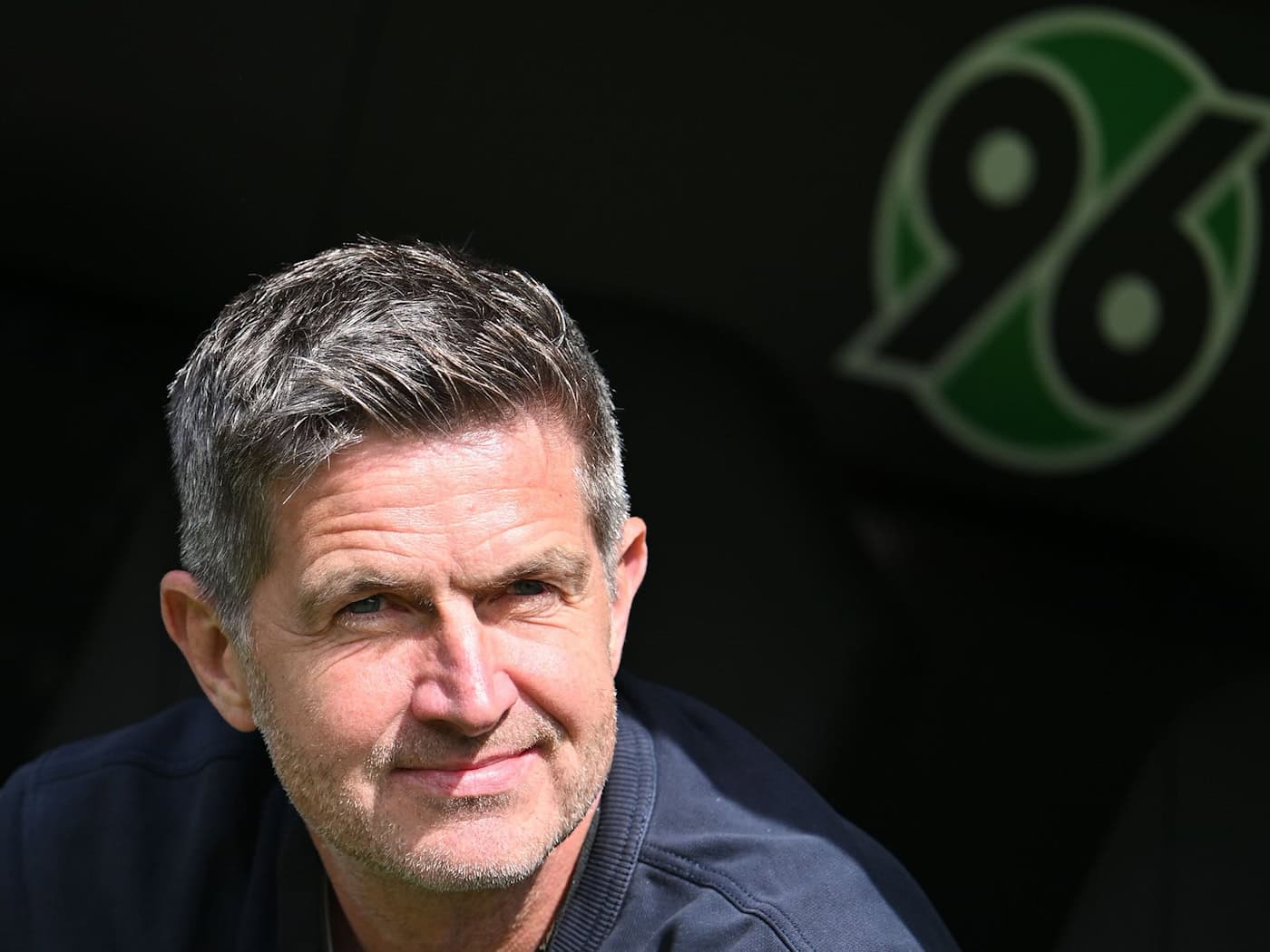 Hat den ersten Neuzugang geholt: Hannovers Sportdirektor Ralf Becker. / Foto: Swen Pförtner/dpa