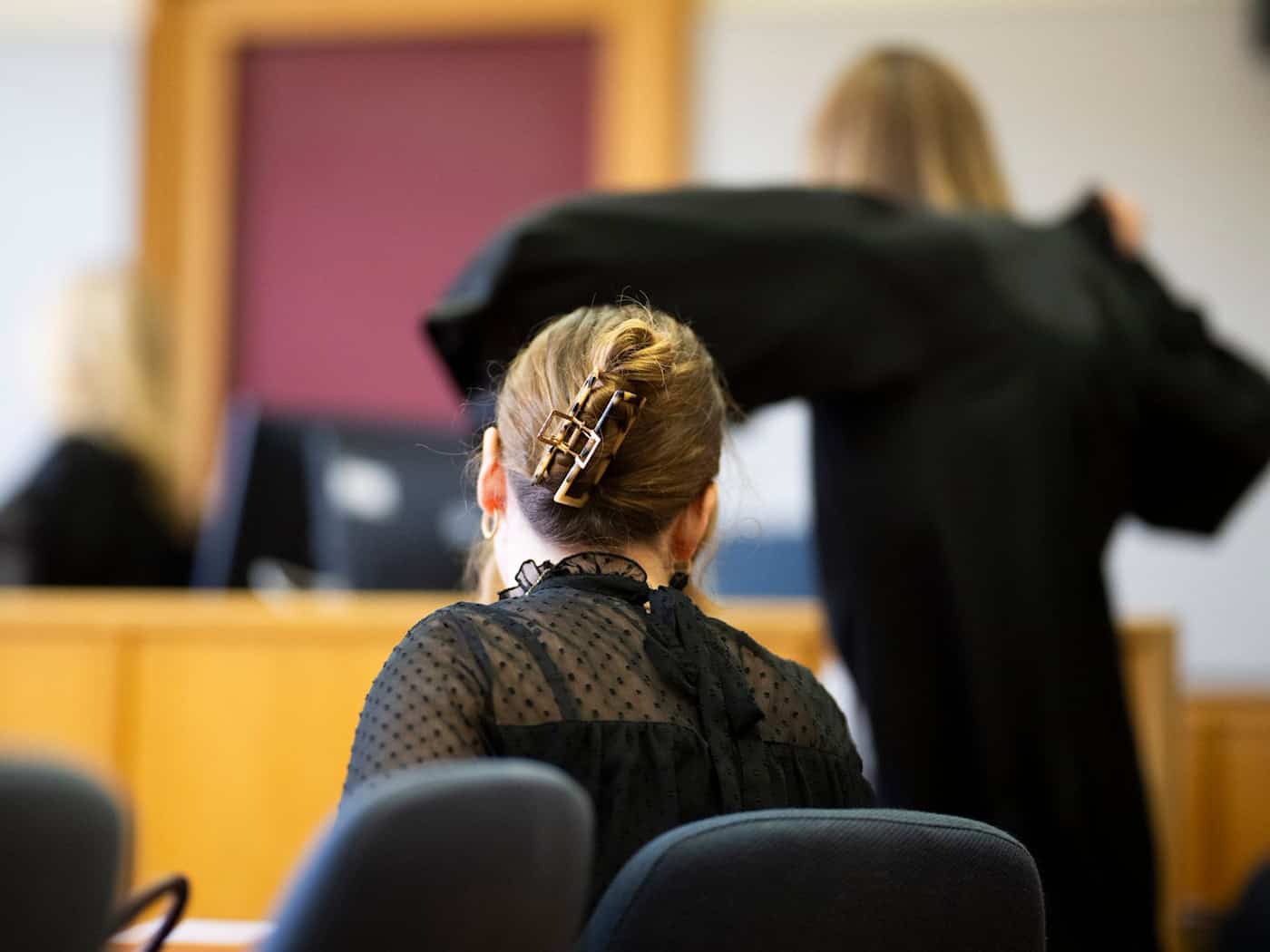 Nach Falschaussagen im Fall des verurteilten Staatsanwalts aus Hannover muss eine 28-Jährige 12.600 Euro zahlen. / Foto: Julian Stratenschulte/dpa