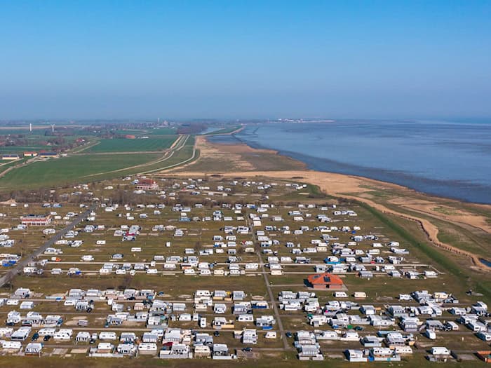 Der Campingplatz Hooksiel liegt direkt an der Nordsee. (Archivbild) / Foto: Mohssen Assanimoghaddam/dpa