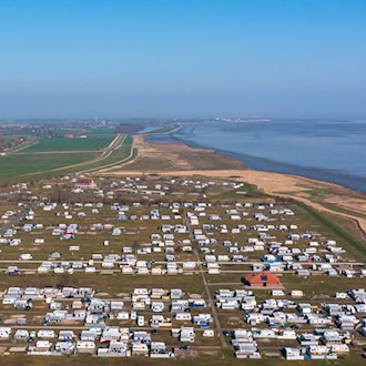 Der Campingplatz Hooksiel liegt direkt an der Nordsee. (Archivbild) / Foto: Mohssen Assanimoghaddam/dpa