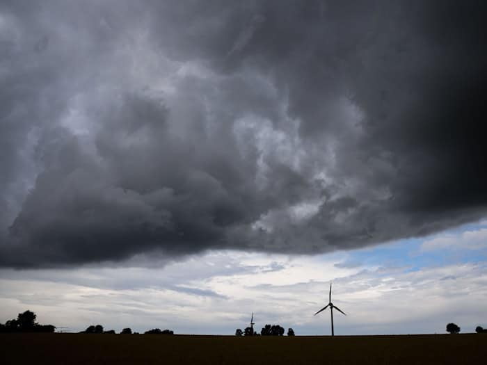 Zum verlängerten Wochenende ist in Niedersachsen und Bremen teils mit Gewitter zu rechnen. (Symbolbild) / Foto: Julian Stratenschulte/dpa