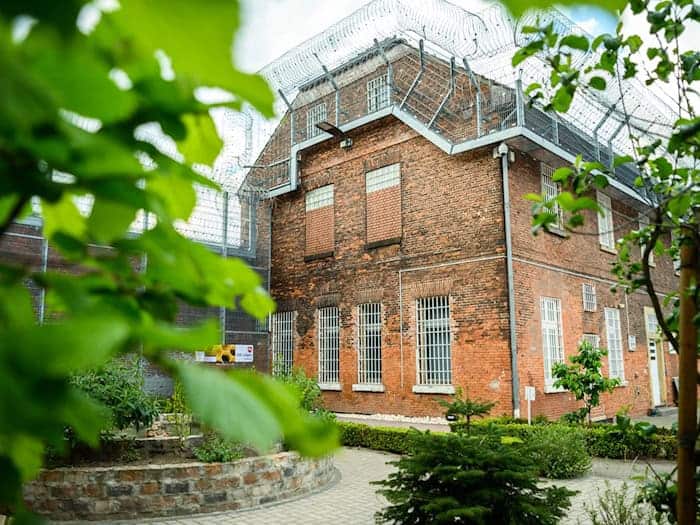 Die JVA Lingen befindet sich nahe dem Zentrum der Stadt. (Archivbild) / Foto: Mohssen Assanimoghaddam/dpa