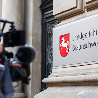Am Landgericht Braunschweig beginnt kommende Woche ein Prozess um jahrelange Misshandlungen in einem Pflegeheim. (Symbolbild) / Foto: Michael Matthey/dpa