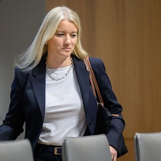 Sie steht im Zentrum der Kritik: Justizministerin Kathrin Wahlmann. (Archivbild) / Foto: Julian Stratenschulte/dpa