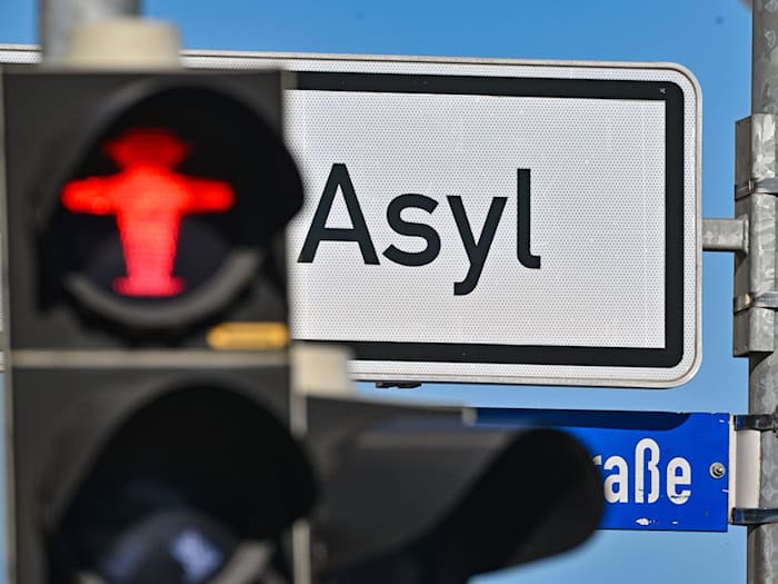 Verfassungsgericht mahnt Politik bei Asyl-Grundleistungen