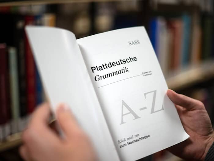 Auch Plattdeutsch hat seine Regeln. (Symbolbild) / Foto: Sina Schuldt/dpa