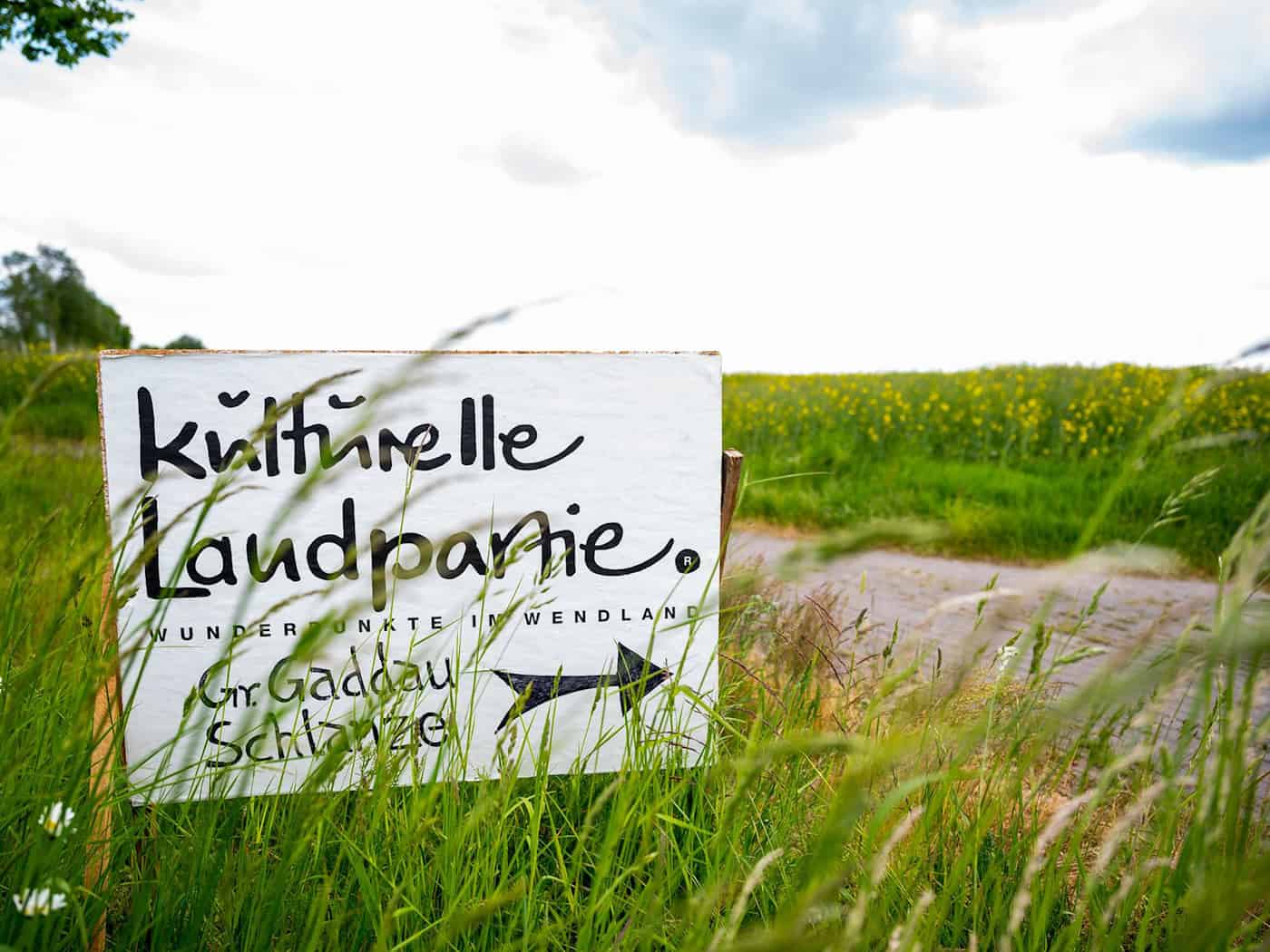 Zwölf Tage lang strömen von Himmelfahrt an Tausende Kunstinteressierte zur «Kulturellen Landpartie» (KLP) ins Wendland. (Archivbild) / Foto: Philipp Schulze/dpa