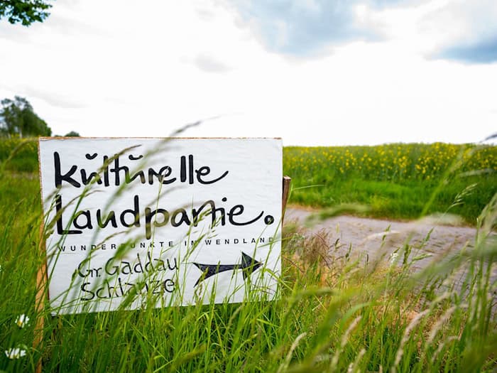 Zwölf Tage lang strömen von Himmelfahrt an Tausende Kunstinteressierte zur «Kulturellen Landpartie» (KLP) ins Wendland. (Archivbild) / Foto: Philipp Schulze/dpa