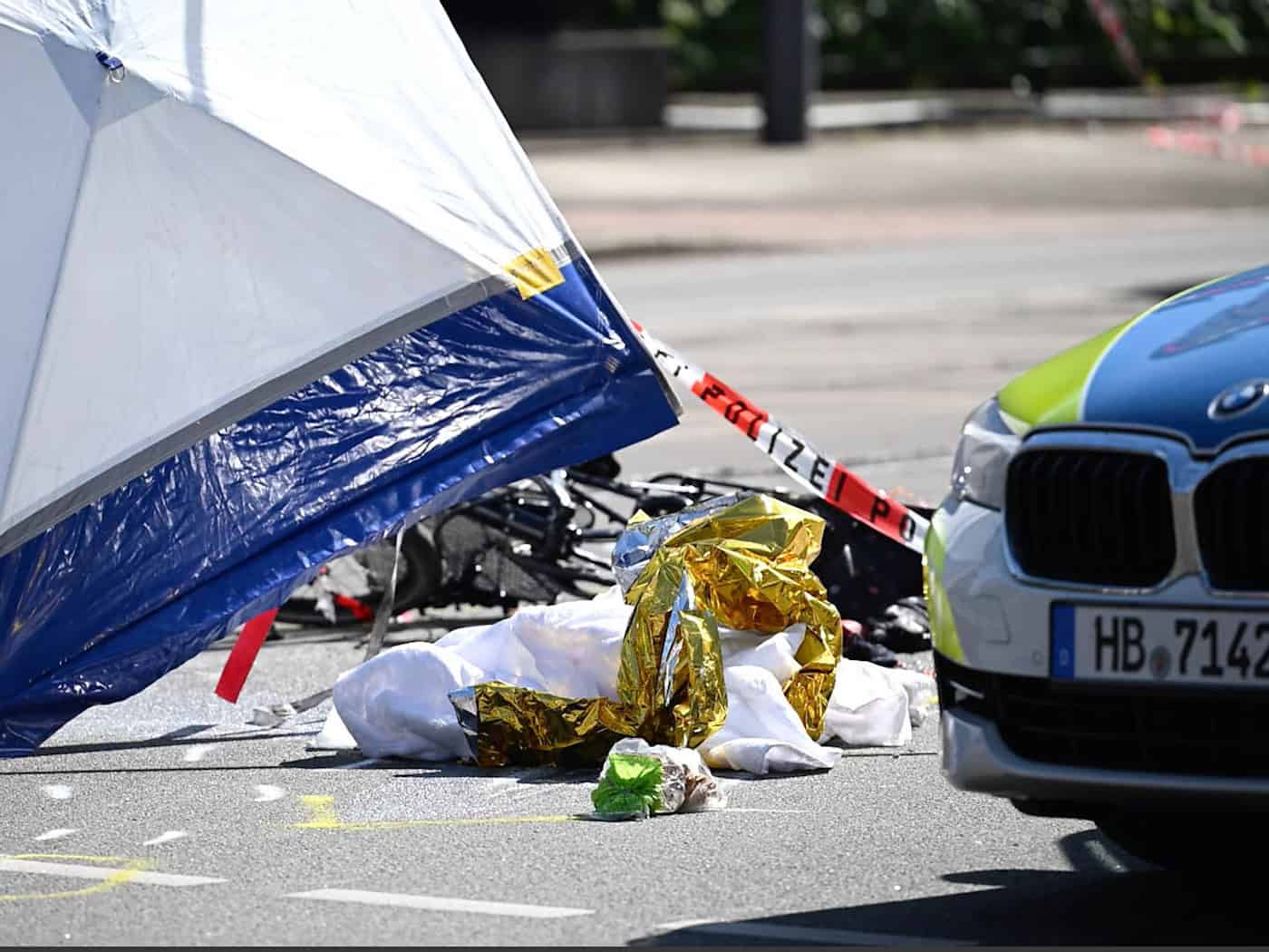 Eine 73-Jährige kam nach einer Kollision mit einem Lkw ums Leben.  / Foto: Sina Schuldt/dpa