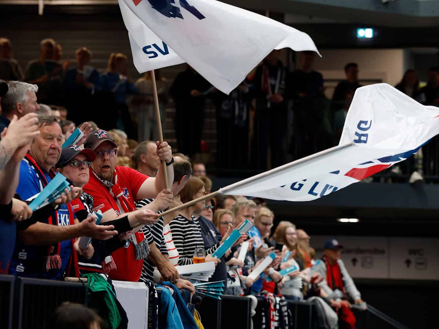Die SVG-Fans bejubelten ihr Team auch für den zweiten Platz in der deutschen Meisterschaft. / Foto: Georg Wendt/dpa
