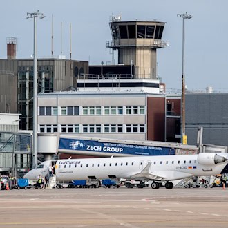Politik und Wirtschaft in Bremen fordern den Erhalt der Lufthansa-Flüge nach Frankfurt. (Archivbild) / Foto: Hauke-Christian Dittrich/dpa