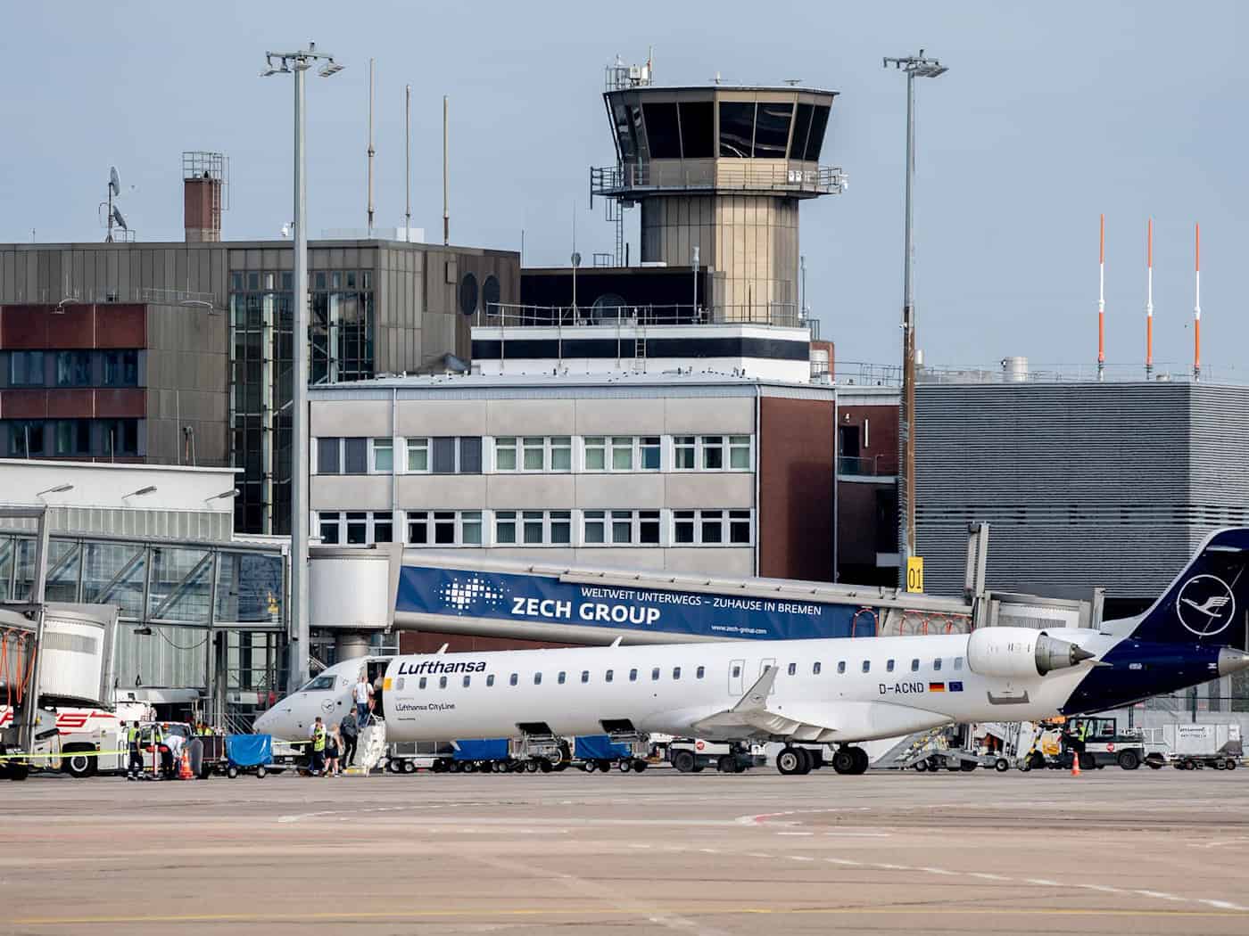 Die größte Airline Deutschlands hat eine Flugverbindung von Bremen nach Frankfurt gestrichen. (Symbolbild) / Foto: Hauke-Christian Dittrich/dpa