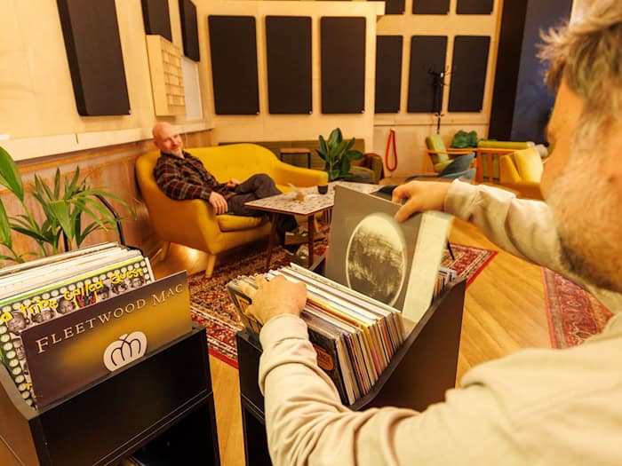 Das OWLs gehört zu den ersten Listening Bars in Deutschland. (Archivbild) / Foto: Friso Gentsch/dpa