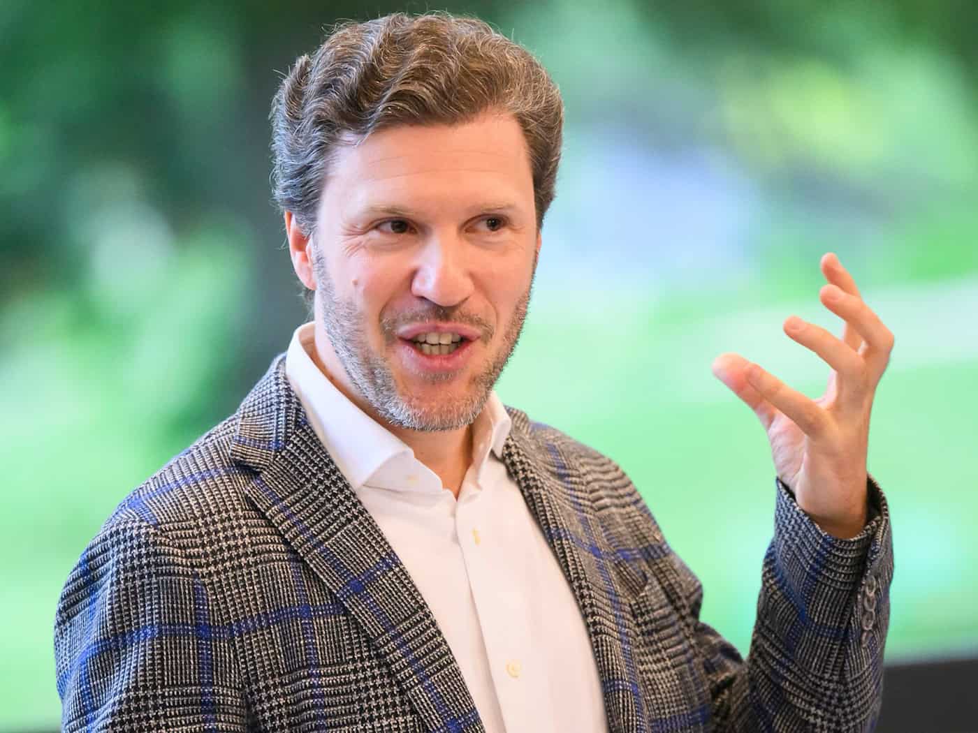 Der Chefdirigent der NDR Radiophilharmonie, Stanislav Kochanovsky, geht in seine Abschiedssaison 2026/2027. (Archivbild) / Foto: Julian Stratenschulte/dpa
