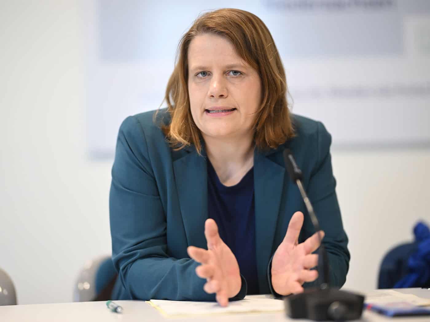 Niedersachsen entwickele den Religionsunterricht konsequent weiter, sagt Kultusministerin Julia Willie Hamburg. / Foto: Julian Stratenschulte/dpa