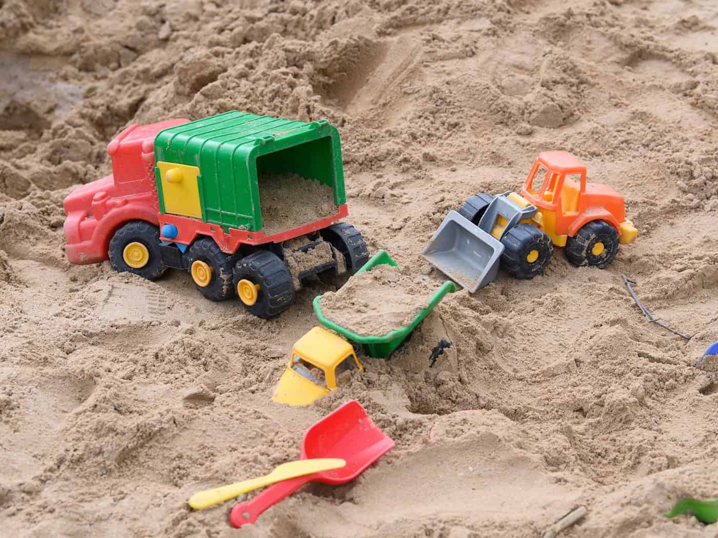 Nach dem Tod eines Dreijährigen aus Ostfriesland ist klar: Das Kind erstickte im Sand. (Symbolbild) / Foto: Robert Michael/dpa-Zentralbild/ZB