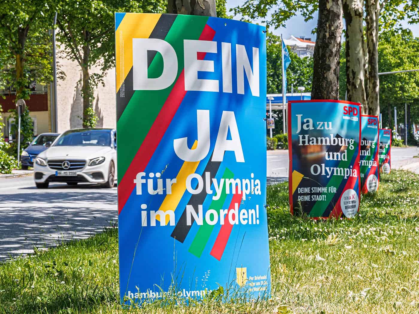 Die Plakate der Olympia-Befürworter sind überall in Hamburg zu sehen.   / Foto: Markus Scholz/dpa