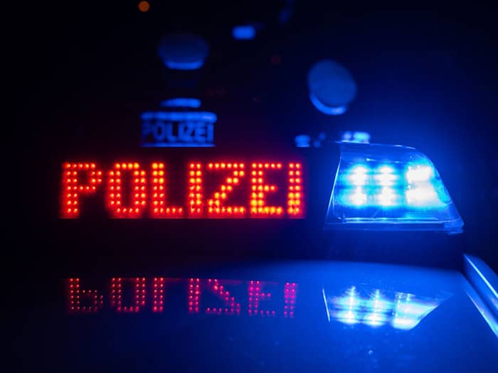Bei einem Einsatz wegen Ruhestörung in Bremen wird eine Polizistin verletzt. (Symbolbild) / Foto: Marijan Murat/dpa