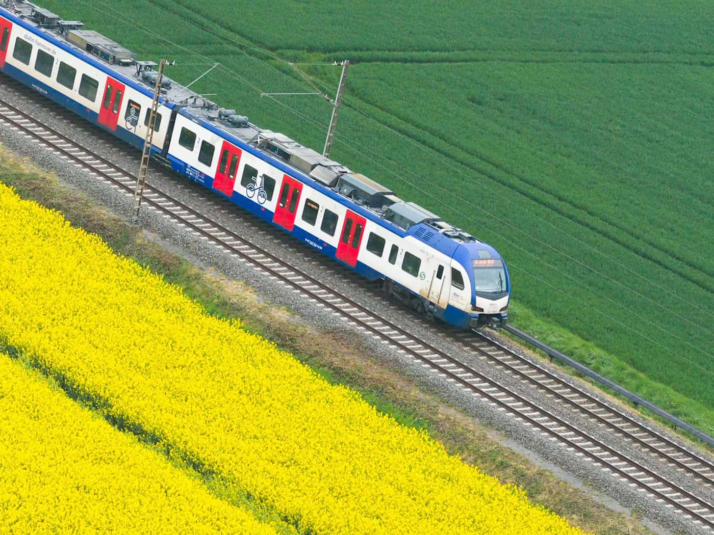 Fahrgäste der S-Bahn Hannover brauchen am Vormittag Geduld. (Archivbild)  / Foto: Julian Stratenschulte/dpa