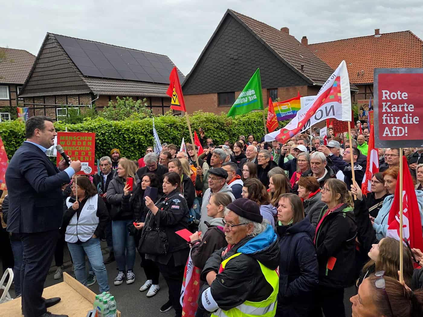 Ex-Arbeitsminister Heil beteiligte sich an der Kundgebung gegen die AfD-Veranstaltung. / Foto: Christian Brahmann/dpa