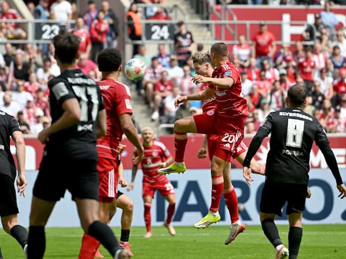 Elversberg lag gegen Düsseldorf 0:2 zur Pause zurück.  / Foto: Anke Waelischmiller/dpa