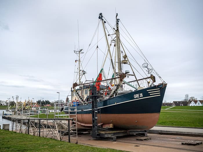 Für das Abwrackprogramm von Nordseekuttern sind in einer ersten Runde 48 Anträge eingegangen. (Symbolbild) / Foto: Sina Schuldt/dpa