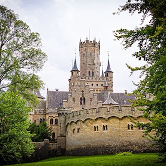 Die Sanierung der maroden Marienburg kommt voran, am Pfingstwochenende wird das Schloss für Besucher geöffnet. (Archivbild)  / Foto: Moritz Frankenberg/dpa