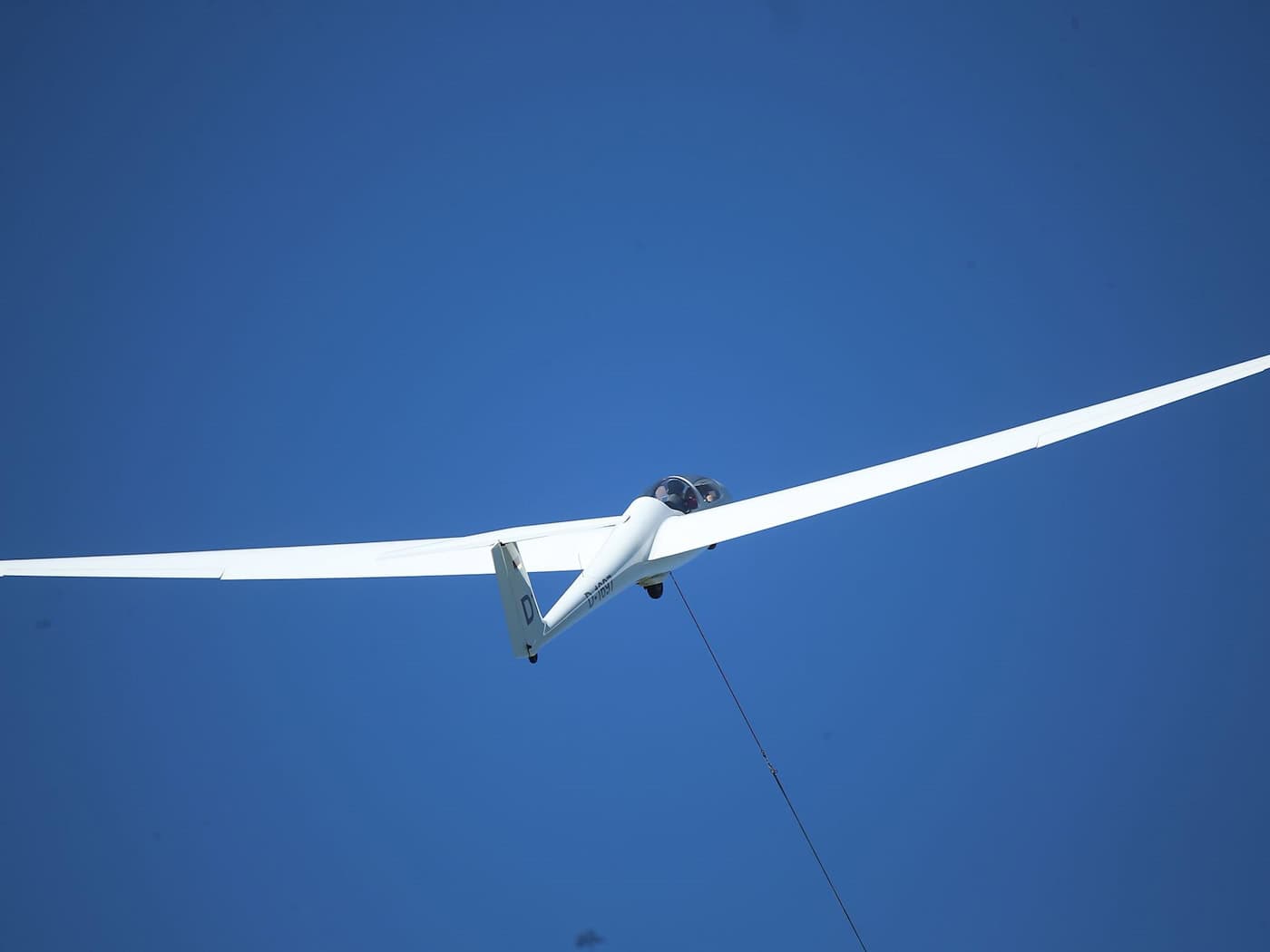 Der Pilot starb noch an der Unglücksstelle. (Symbobild) / Foto: David Young/dpa