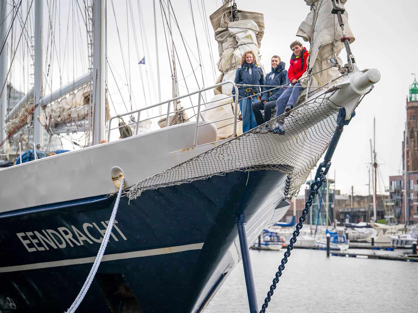 Die 38 Jugendlichen der «High Seas High School» sind nach sieben Monaten auf See wieder in Bremerhaven eingetroffen. (Archivbild) / Foto: Sina Schuldt/dpa